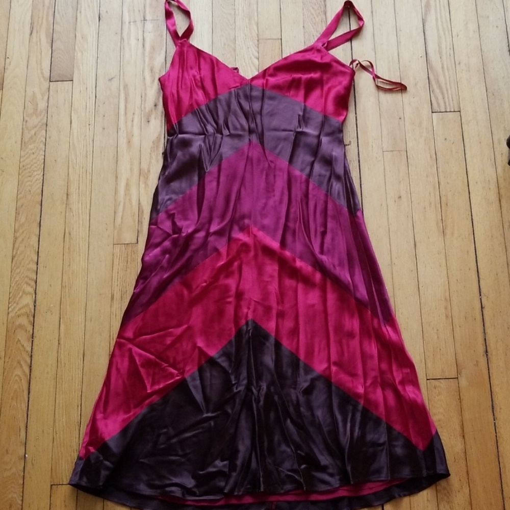 100%silk bcbg Chevron dress